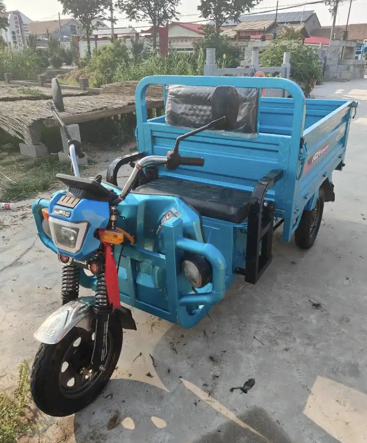Heavy duty truck tricycle
